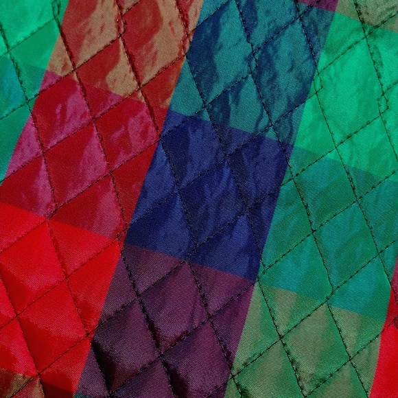 QUILTED 3  LAYERED TAFFETA LINED WITH BATTING SEWN IN  FABRIC. READY TO SEW - Picture 6 of 6